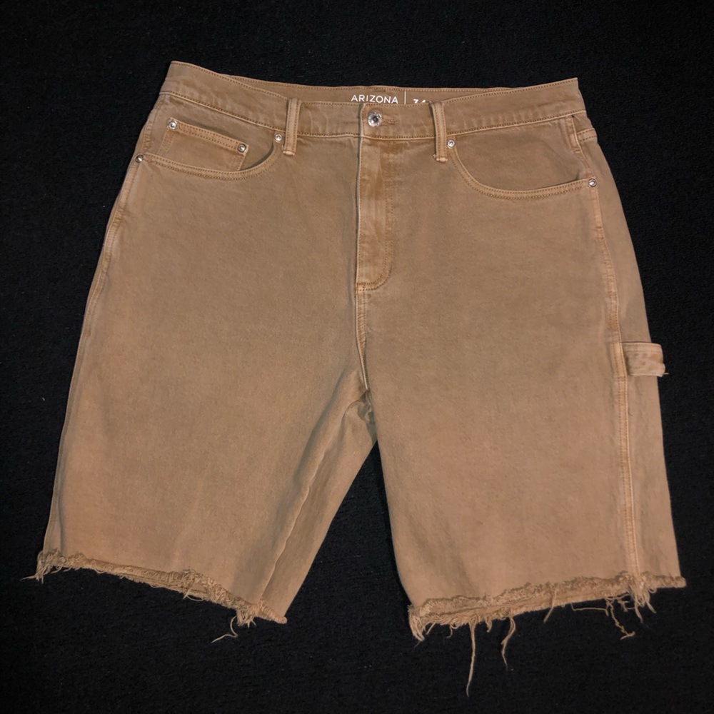 Arizona Jean Co. Baggy Jean Shorts. Size 34. Tan Color. NWOT.
